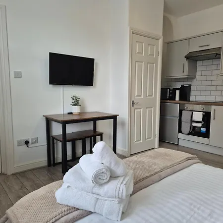 #2 Fully Refurbished Portsmouth Studio Apartment Exterior photo